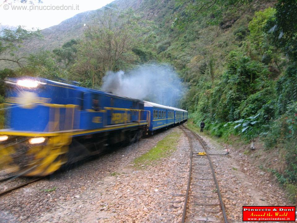 PERU - Da Ollantaytambo a Aguas Calientes in treno - 2.jpg